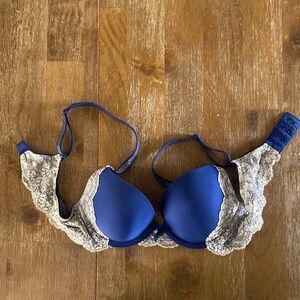 Victoria’s Secret Bra 32A EUC